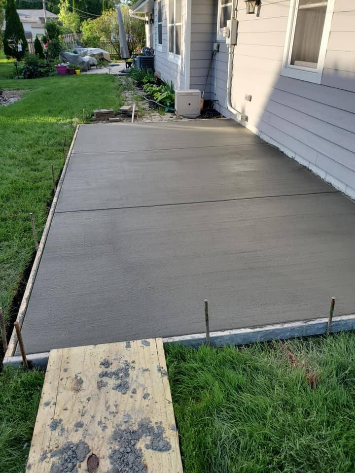 Concrete walkway by Reliable Pavement Services